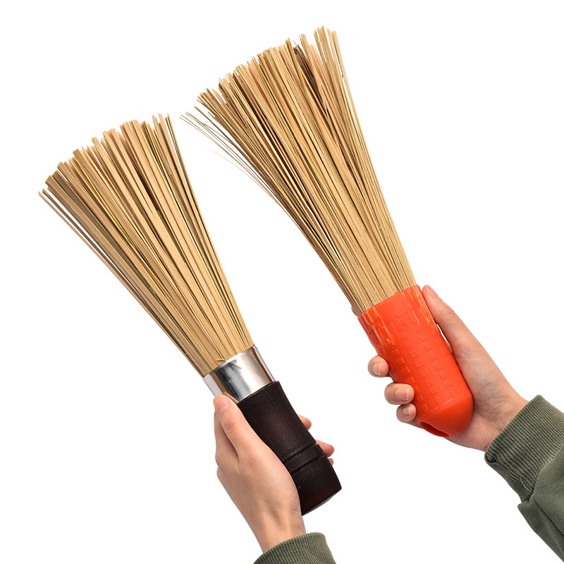 Wooden handle cleaning brush, commercial old-style stove brush, long-handled kitchen pot scrubber, hotel restaurant slanted bamboo pot brush
