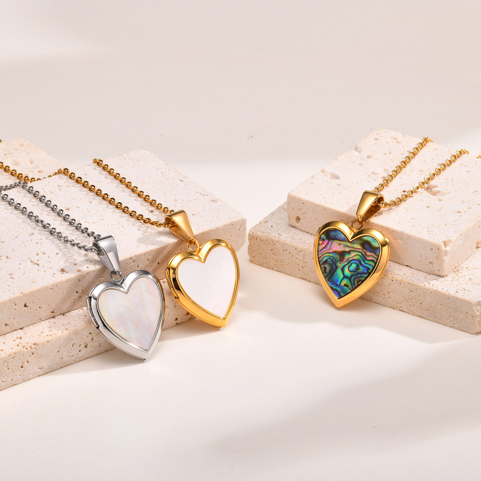 Stainless Steel Women's Gold Heart Pendant White Shell Abalone Pattern Necklace Openable Photo Locket Necklace