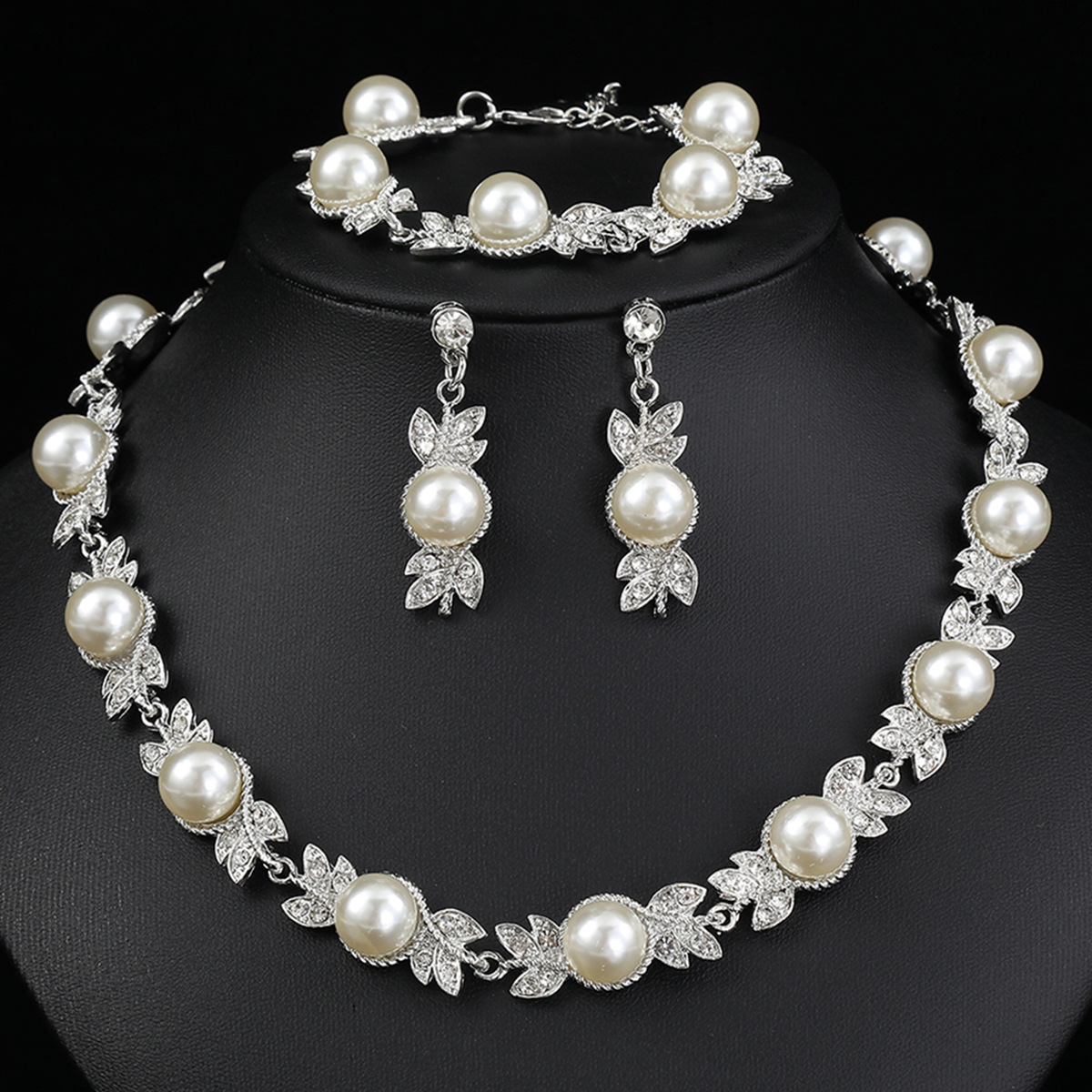 Niche Pearl Necklace Set Collarbone Chain Bride Accessories Jewelry Bracelet