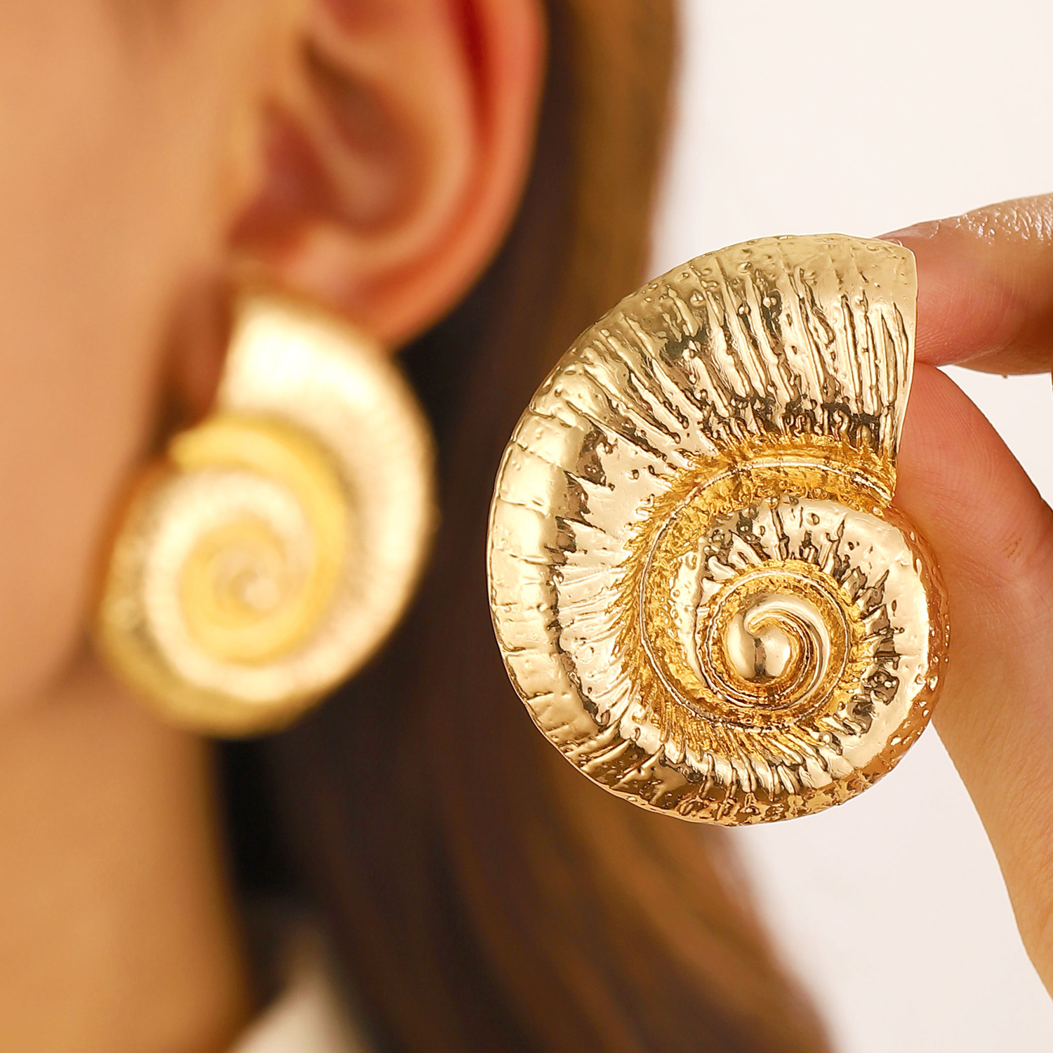 Exaggerated beach style alloy conch earrings for women, marine animal earring accessories