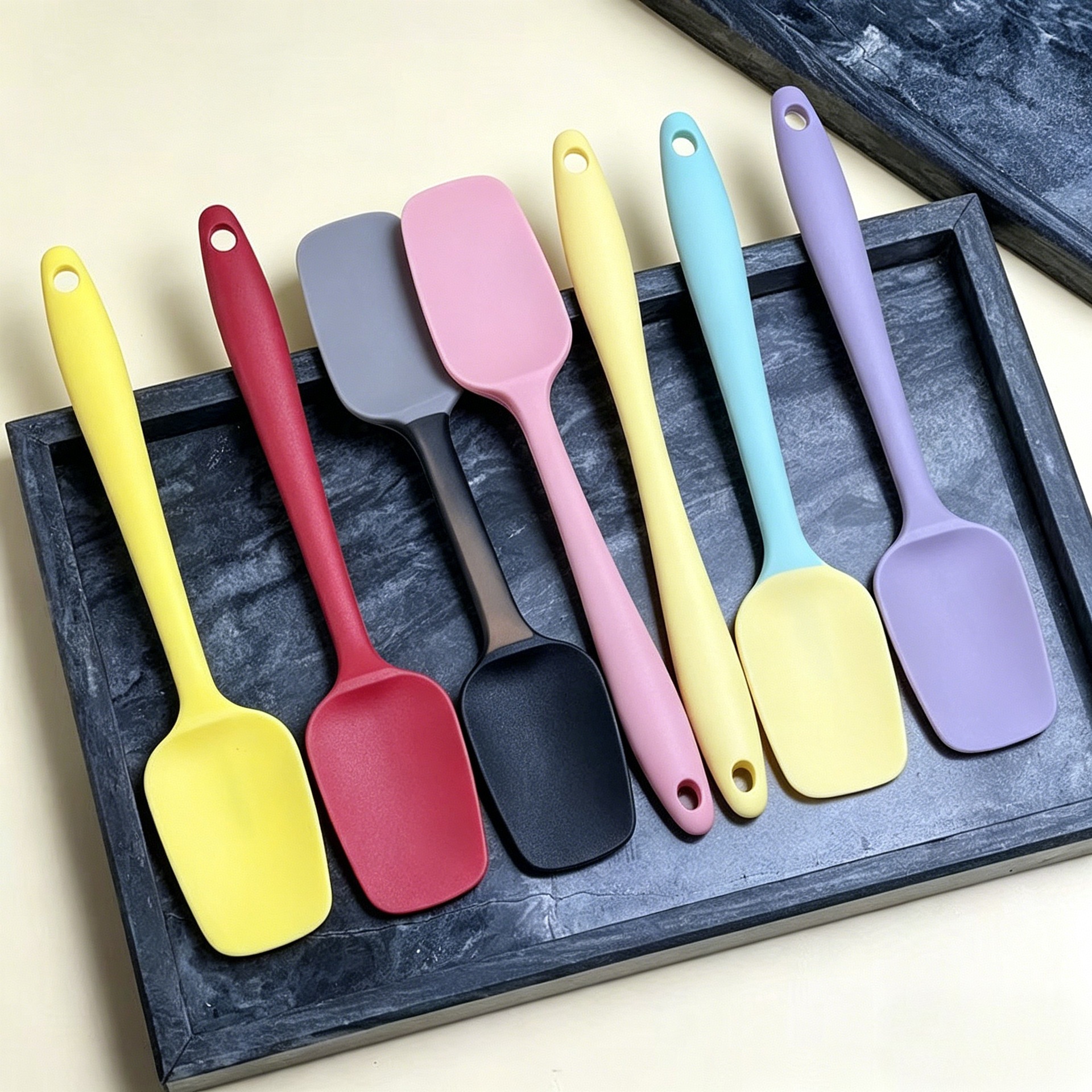 Food-grade silicone scraper, integrated high-temperature resistant baking scraper, cream spatula, cake mixing spatula