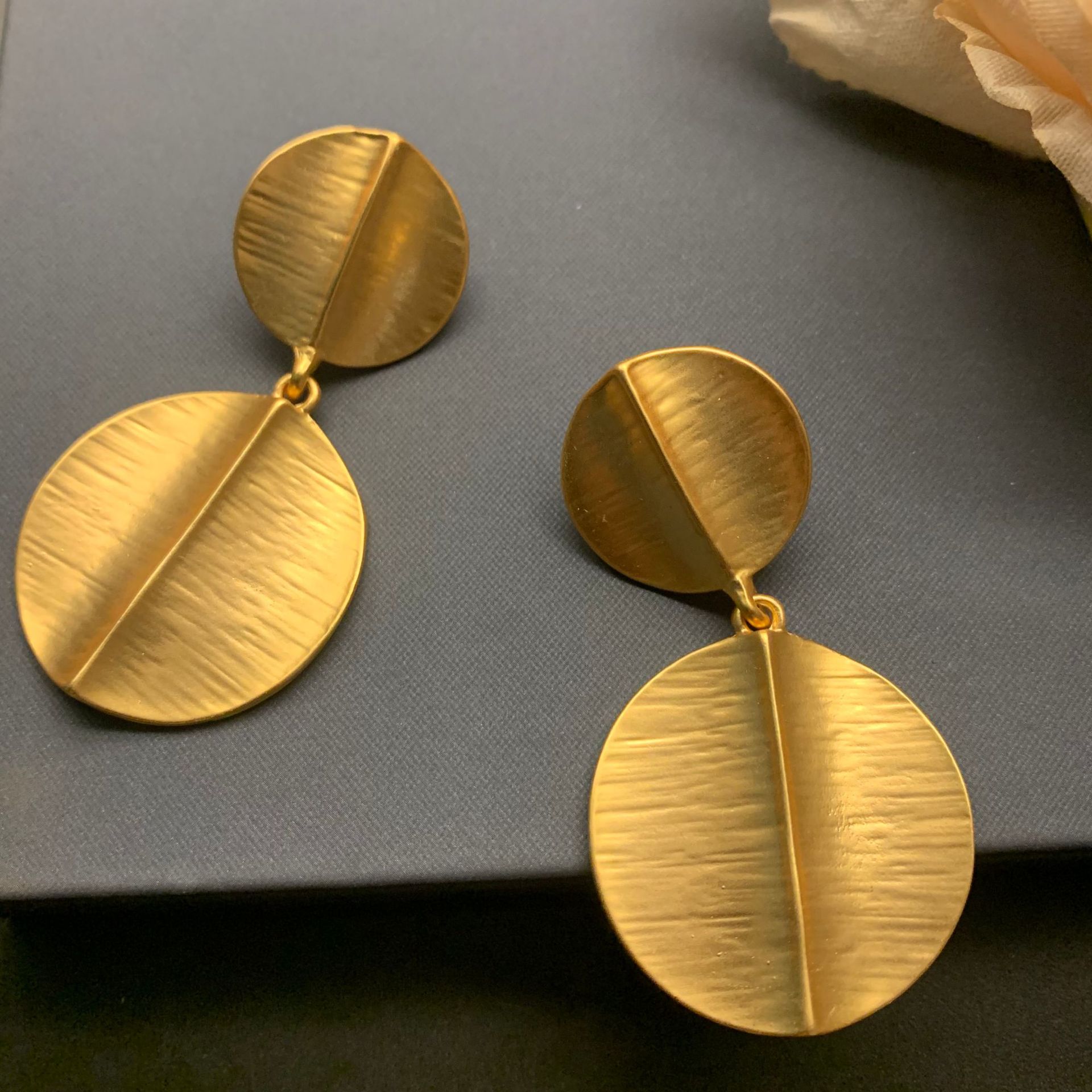 Qingdao [Minimalist Series] wind oval alloy earring accessories 2023 spring new