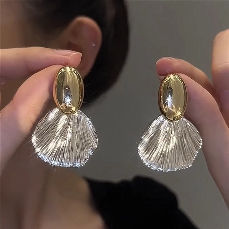 Shell Design Earrings Women Niche Ear Accessories 2025