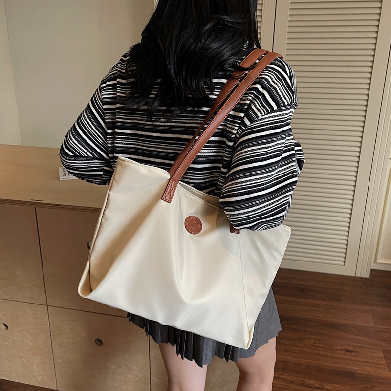 2026 Sense Oxford Cloth Bag Women Solid Color Large Capacity Tote Bag Niche Commute Shoulder Bag