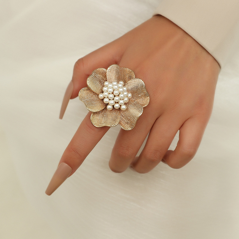 Exaggerated metal alloy pearl flower ring simple design open index finger ring