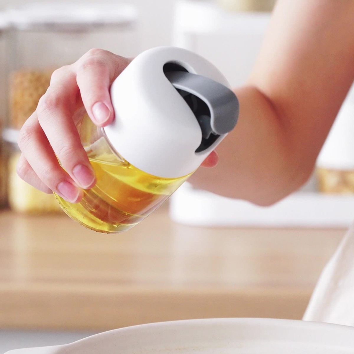 Japanese-Style Non-Oil Glass Oil Bottle Automatic Open and Close Sauce Bottle Leak-Proof Home Kitchen Supplies Oil Can Seasoning Storage