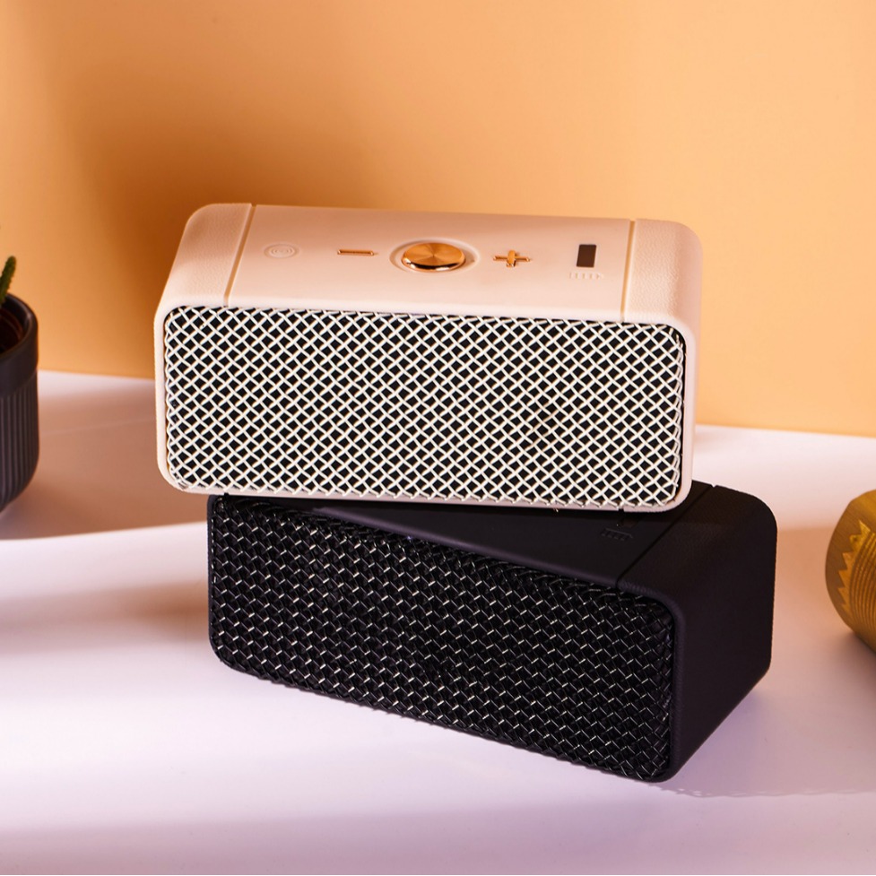 New Long Strip M8 Small Horse Speaker Desktop Cube Wireless Bluetooth Soundbar Heavy Bass Speaker