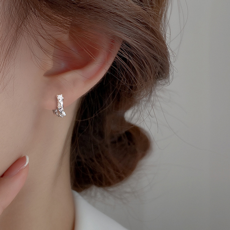 Silver Matte Twist Diamond Ear Cuff INS Sweet Cool Distorted Mobius Earring New for Women