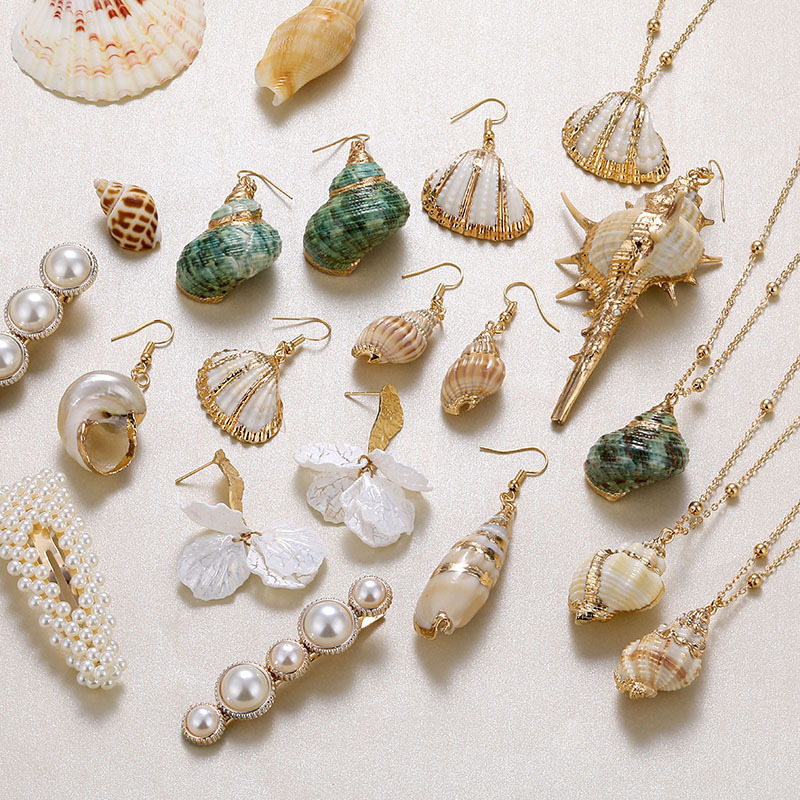 Natural Beach Shell Conch Gold-Plated Edge Earrings Bohemian Style Beach Conch Earrings