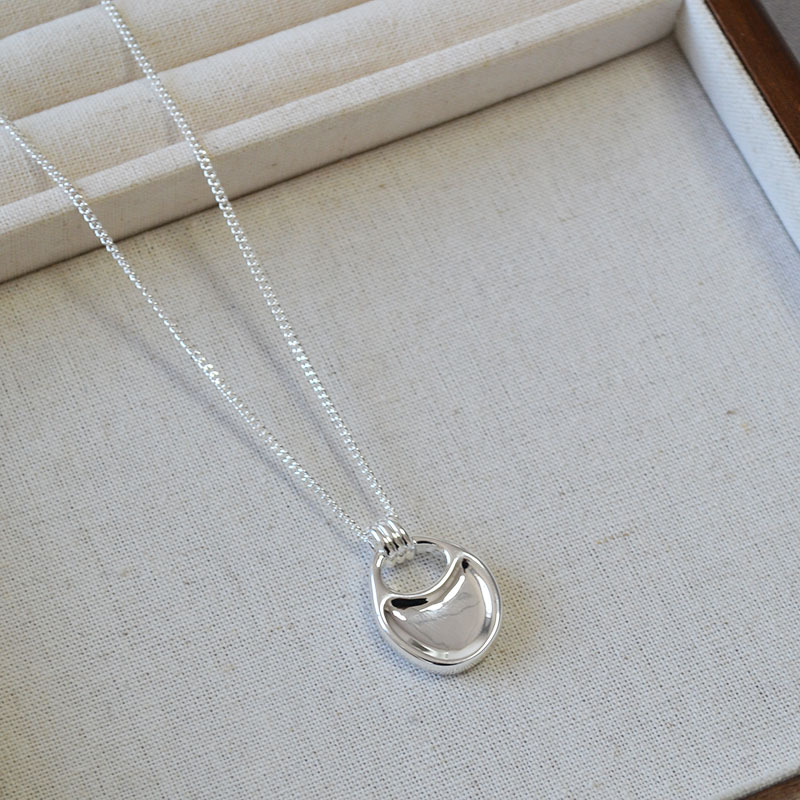 Niche saddle bag necklace silver pendant sweater chain long necklace for women sweater chain