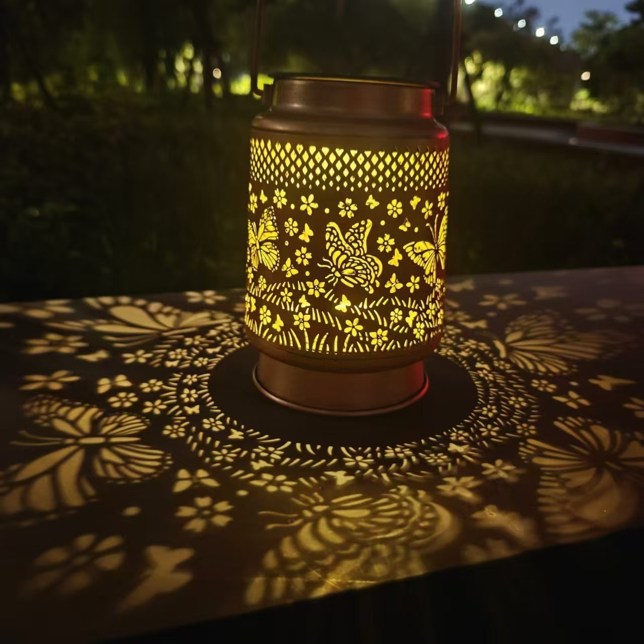 Solar Outdoor Courtyard Light Horse Lamp Animal Crack Hollow Pattern Courtyard Garden Craft