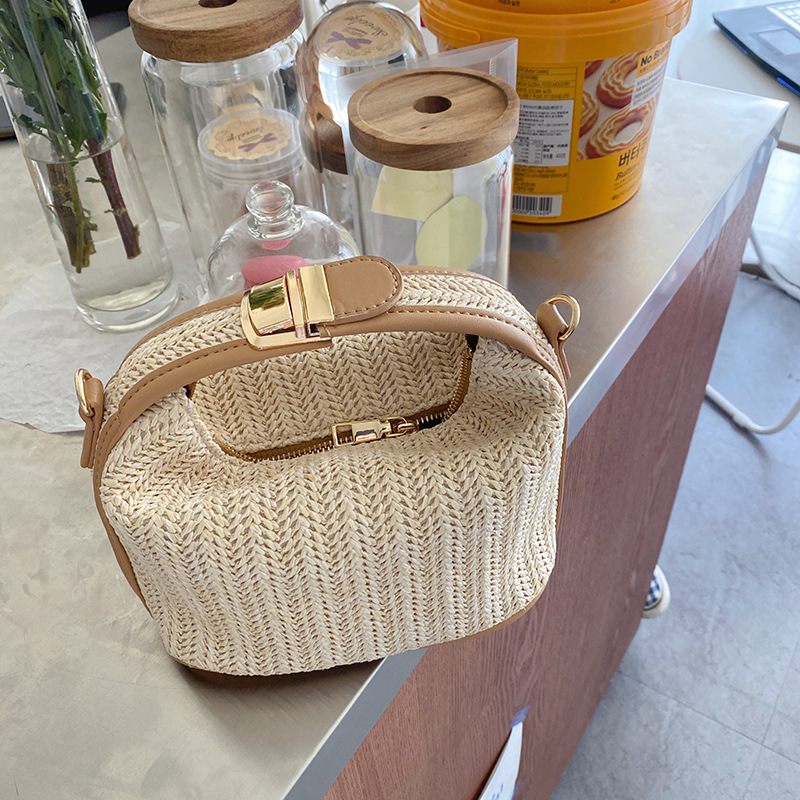 2026 Summer New Woven Straw Handbag Casual Vacation Handheld Bag Single Shoulder Crossbody Bag