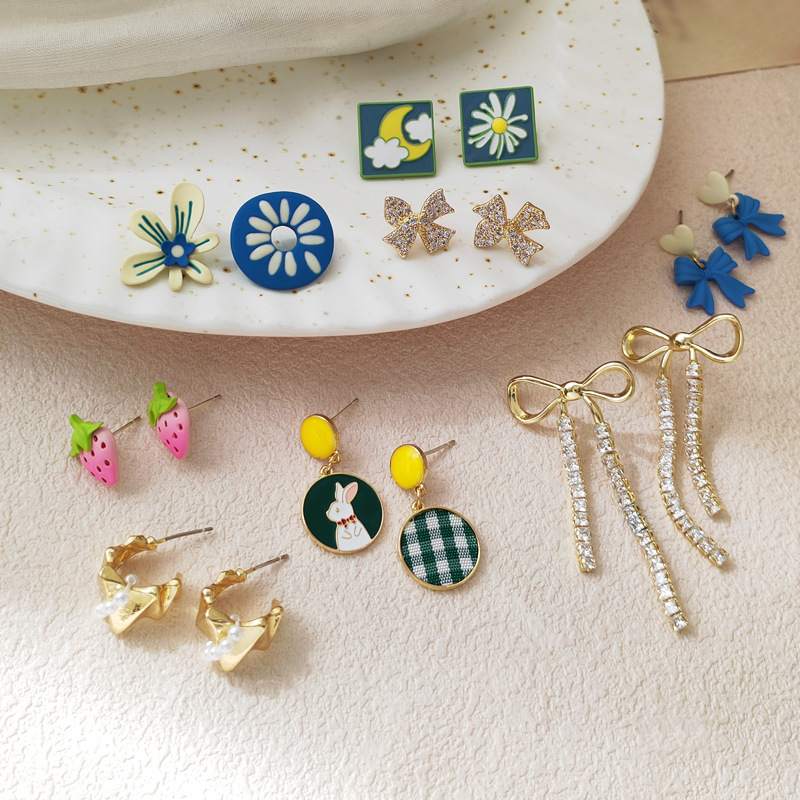 Returning customers welfare accessories collection earrings simple new necklace ring bracelet hair accessories