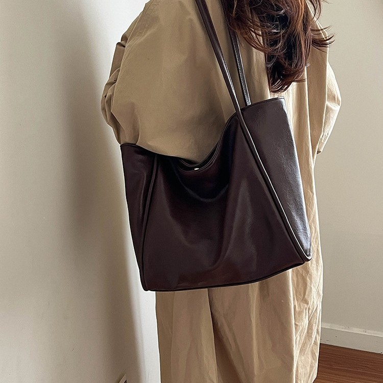 2025 Autumn Winter New Bag Niche Single Shoulder Bag Simple Tote Bag Casual Commuter Handheld Bag