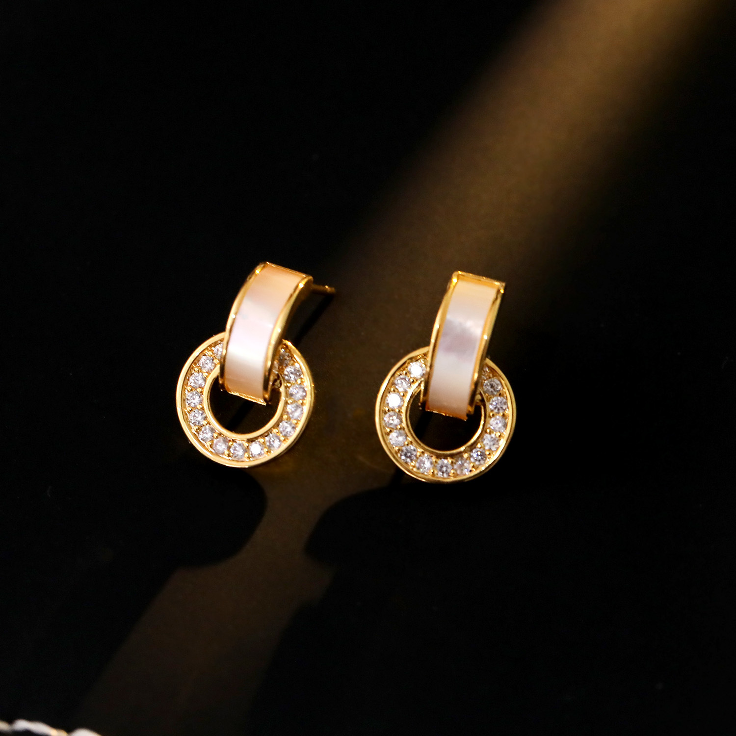 Geometric Circle Inlaid Mother-of-Pearl Hollow Earrings Simple Inlaid Zircon Silver Needle Ear Studs Earrings Women