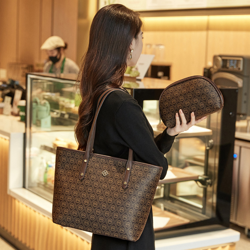 Women's bag 2026 new women's bag commuting large capacity tote bag print single shoulder bag
