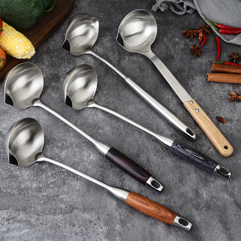 304 stainless steel oil separation spoon, kitchen multi-function filter spoon, household soup oil separation filter spoon
