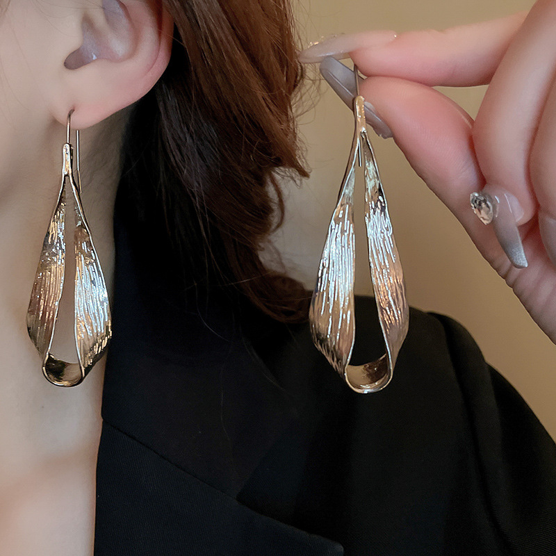 Cool Metallic Teardrop Leaf Ear Hook Earrings Exaggerated Earrings for Women