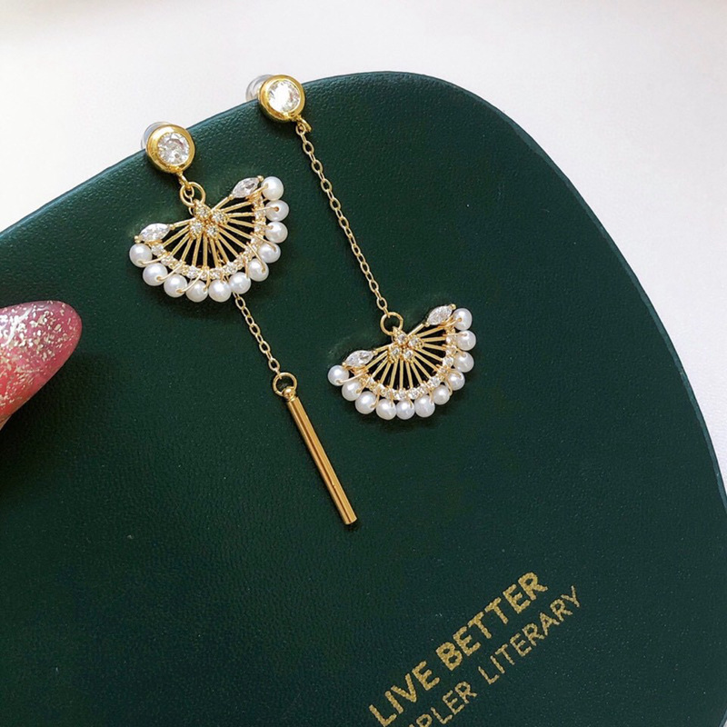 New Fan-Shaped Asymmetrical Earrings Handwoven Natural Freshwater Pearl Ear Studs Niche 925 Silver Needle for Women
