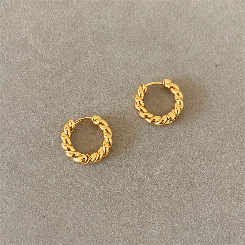Twisted circle ear clips for women, new gold plain circle earrings