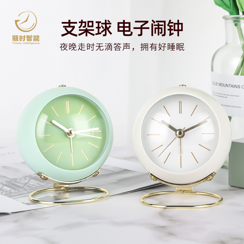 Carefully selected European metal alarm clock, simple clock silent electronic desk clock living room bedroom desk clock