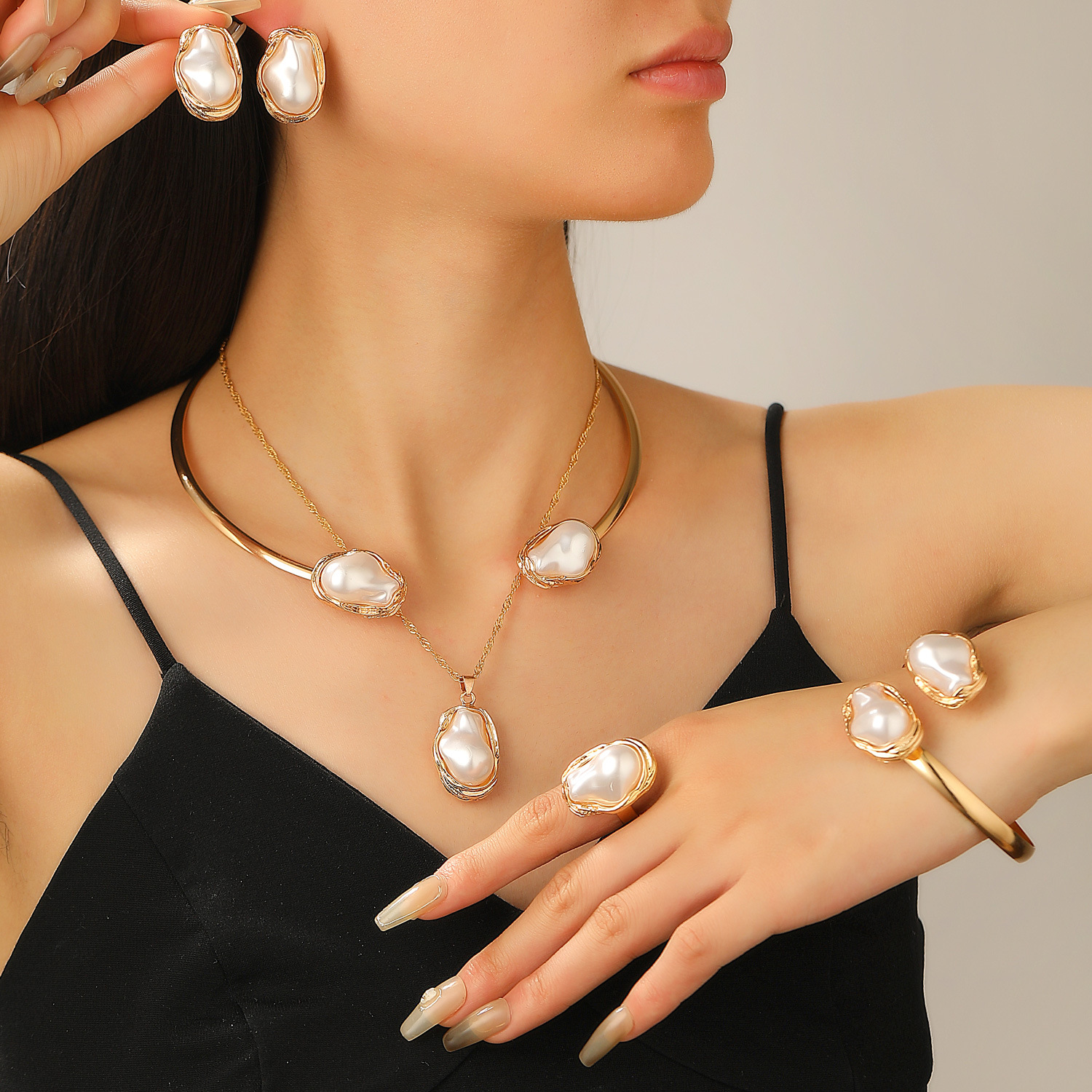 Irregular Baroque Pearl Choker Necklace Simple Metal Open Necklace for Commute