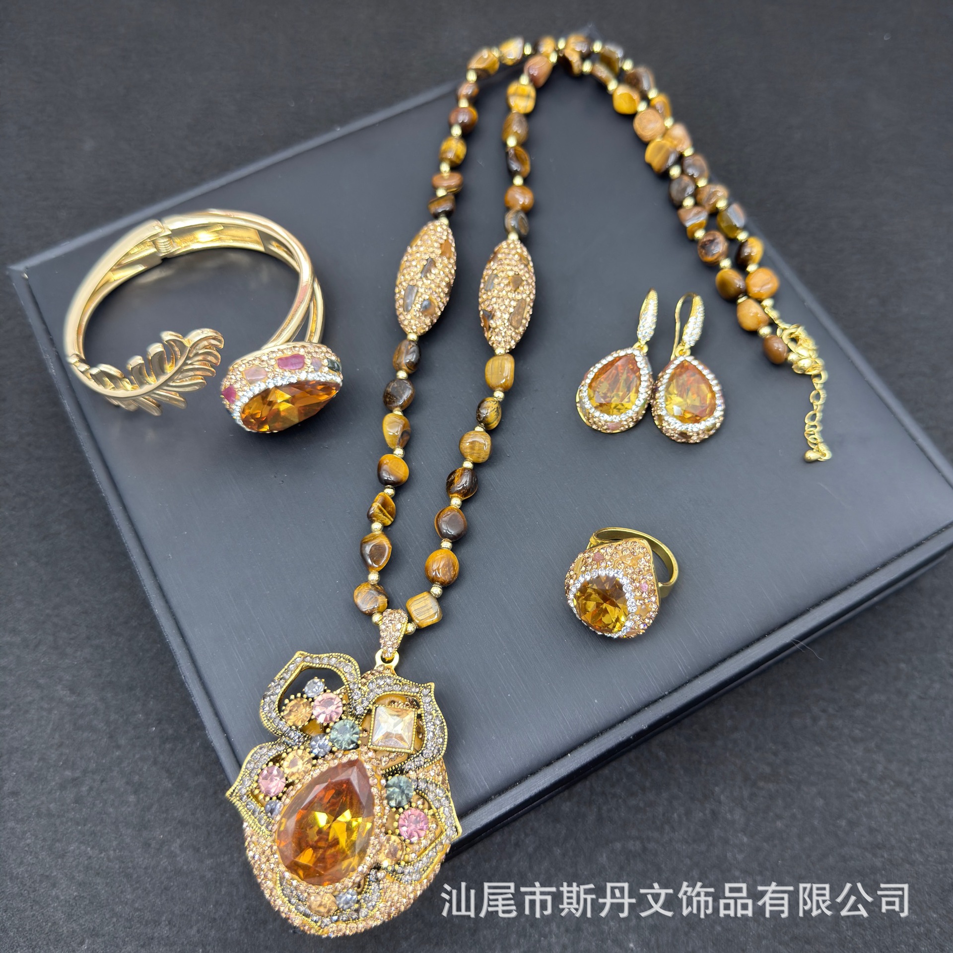 Direct Wholesale Inlaid Palace Style Sultanite Set Leaf Drop Faceted Gemstone Tiger Eye Necklace