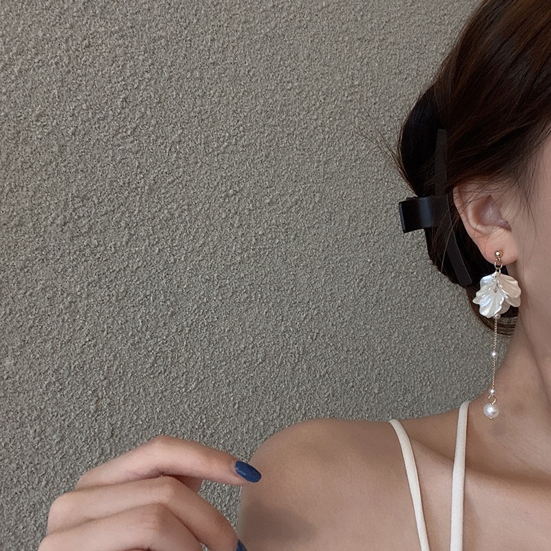 New Elegant Shell Petal Tassel Earrings Simple Pearl Earrings for Women