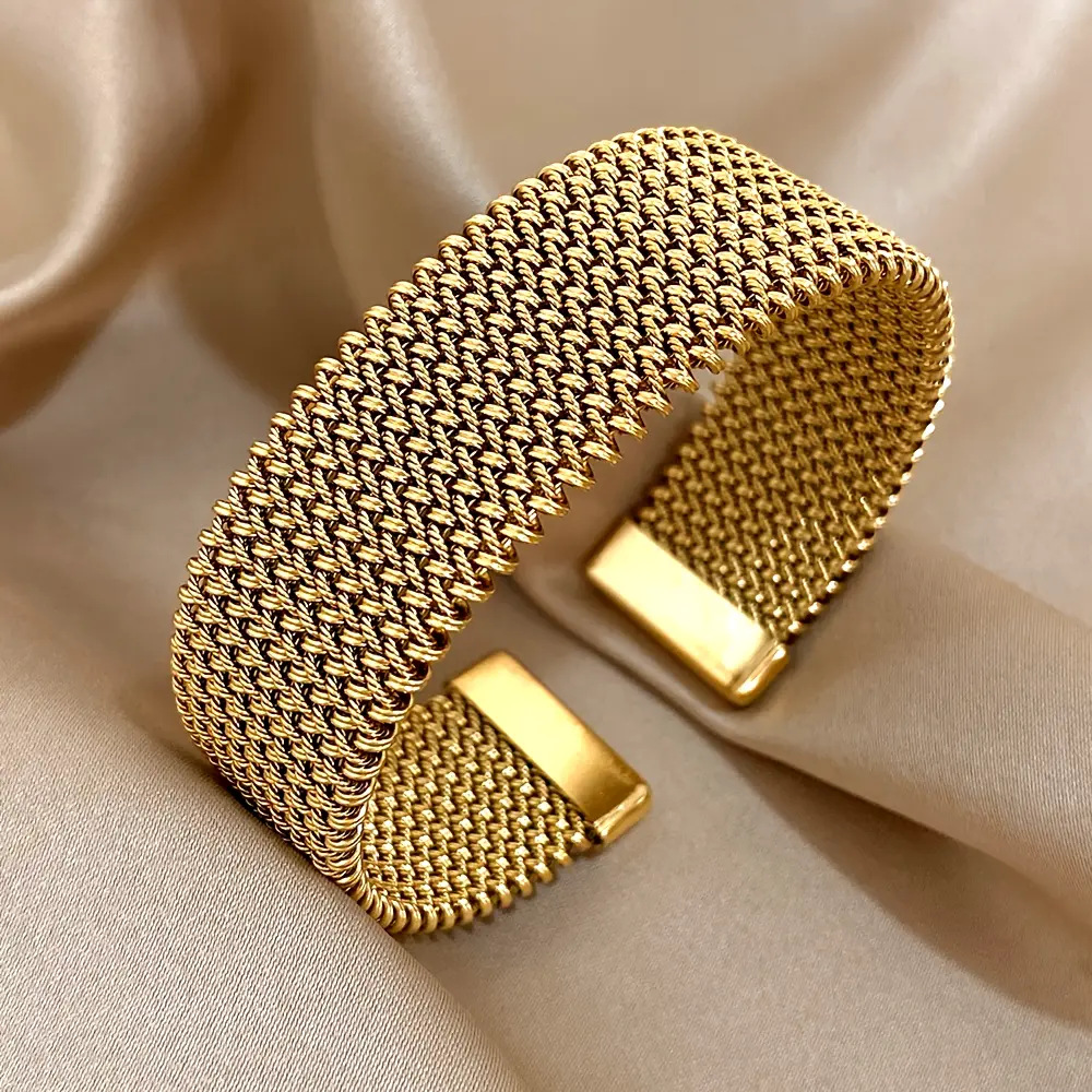 Vacuum plated 18k dense line embossed titanium steel bracelet women couple jewelry