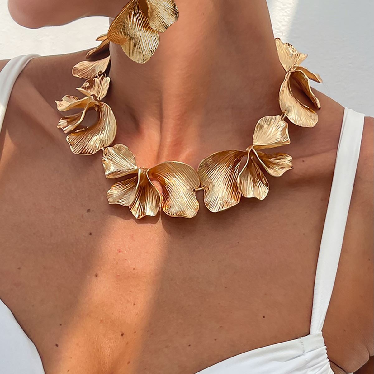 Metallic Texture Flower Collar Necklace Simple Minimalist for Women