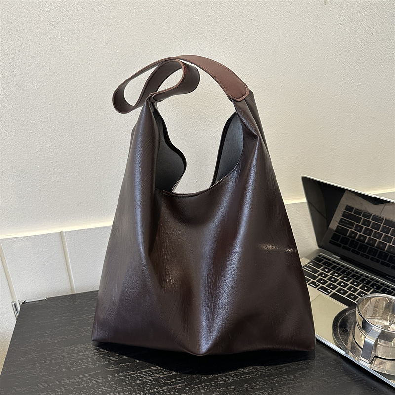 Large capacity texture soft leather commuting bag women 2026 autumn winter new single shoulder underarm tote bag