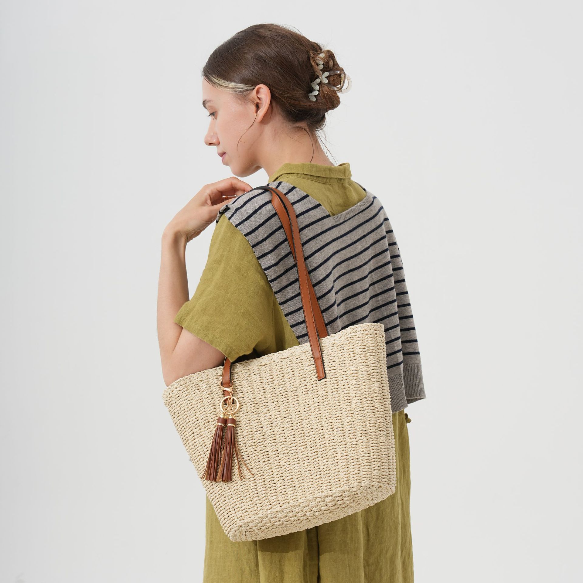 New Fringe Straw Bag Single Shoulder Basket Woven Bag Women's Bag Large Capacity Handheld Tote Bag Vacation Beach Bag