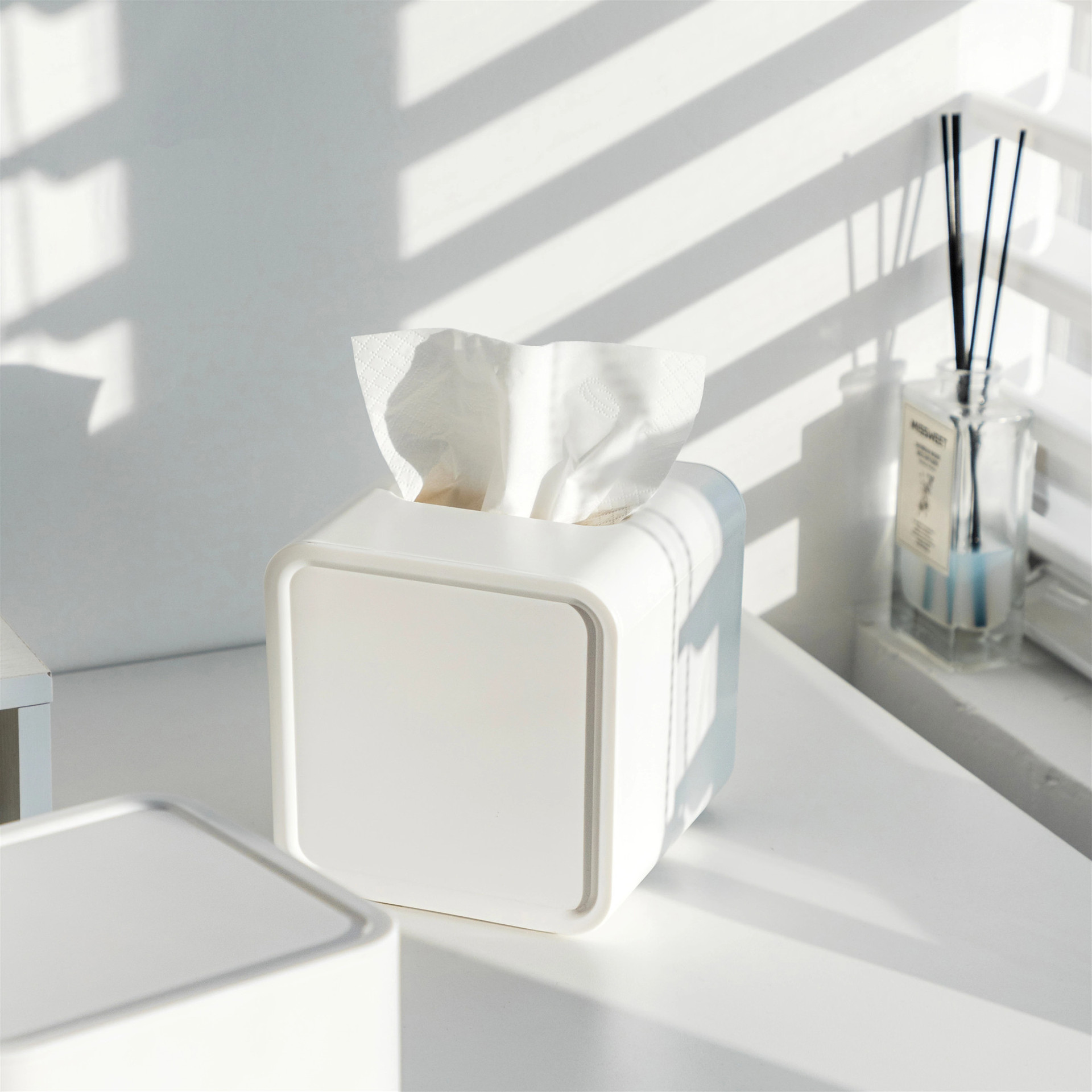 Simple dining room, dormitory, living room desktop tissue box, storage box, coffee table napkin holder, household roll paper holder
