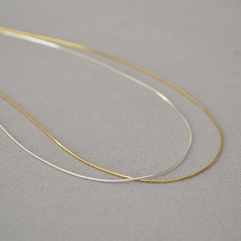 Eight-faceted ultra-fine minimalist shimmering gold wire short snake chain锁骨链 neck chain necklace