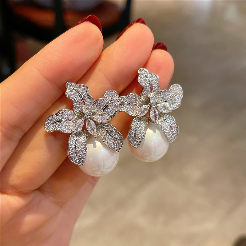 Silver Needle New Super Sparkling Full Diamond Lily Ear Studs Women Pearl Earrings Ear Drops