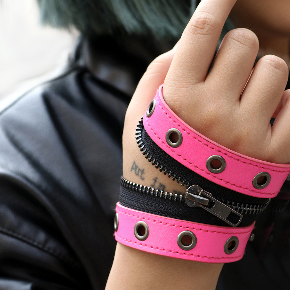 New Rivet Chain Punk Accessories Cowhide Bracelet Women Round Hole Center Zipper Wide Leather Wristband