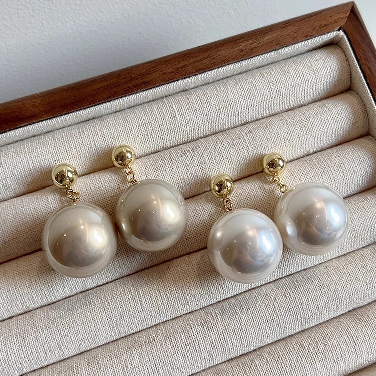 White Exaggerated Large Pearl Earrings Women 2025 New Earrings Ear Accessories