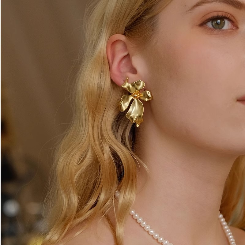 Niche Metal Flower Simple Earrings Ear Accessories Women High-End