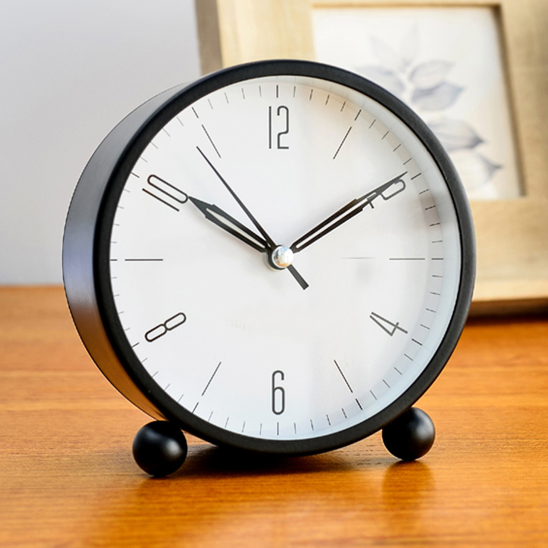 Small silent alarm clock for students, bedside minimalist clock, mini metal children's alarm clock with luminous
