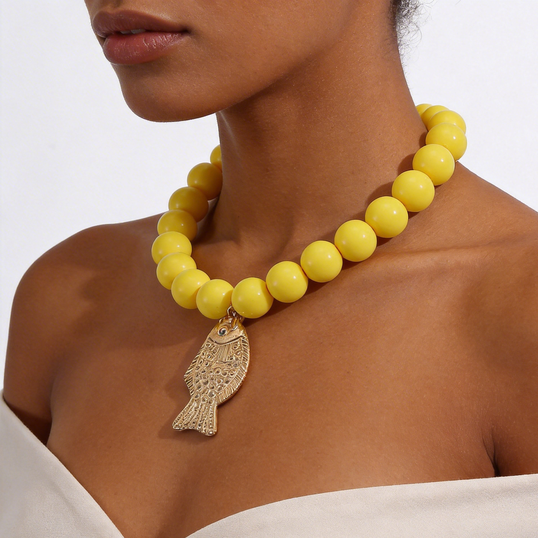 Ocean beach natural vacation style handmade beaded fish pendant necklace for women bohemian style accessories