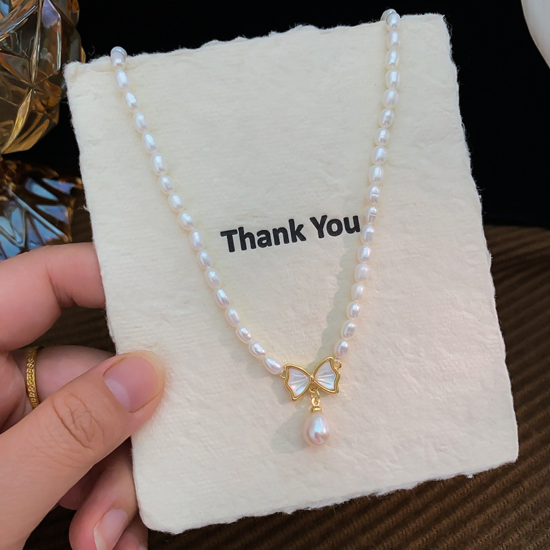 Natural freshwater pearl necklace for women, white mother-of-pearl butterfly collarbone chain, stylish accessory