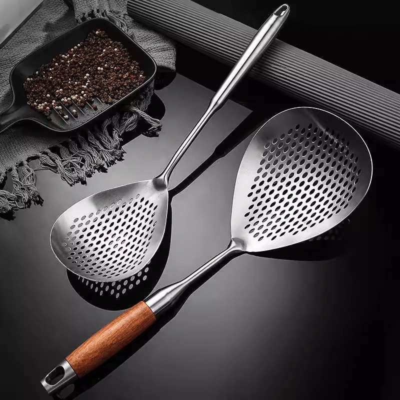 304 stainless steel large strainer for kitchen, noodle and dumpling scoop, wooden handle, pepper scoop, deep-fried, thickened long handle deep-fried large