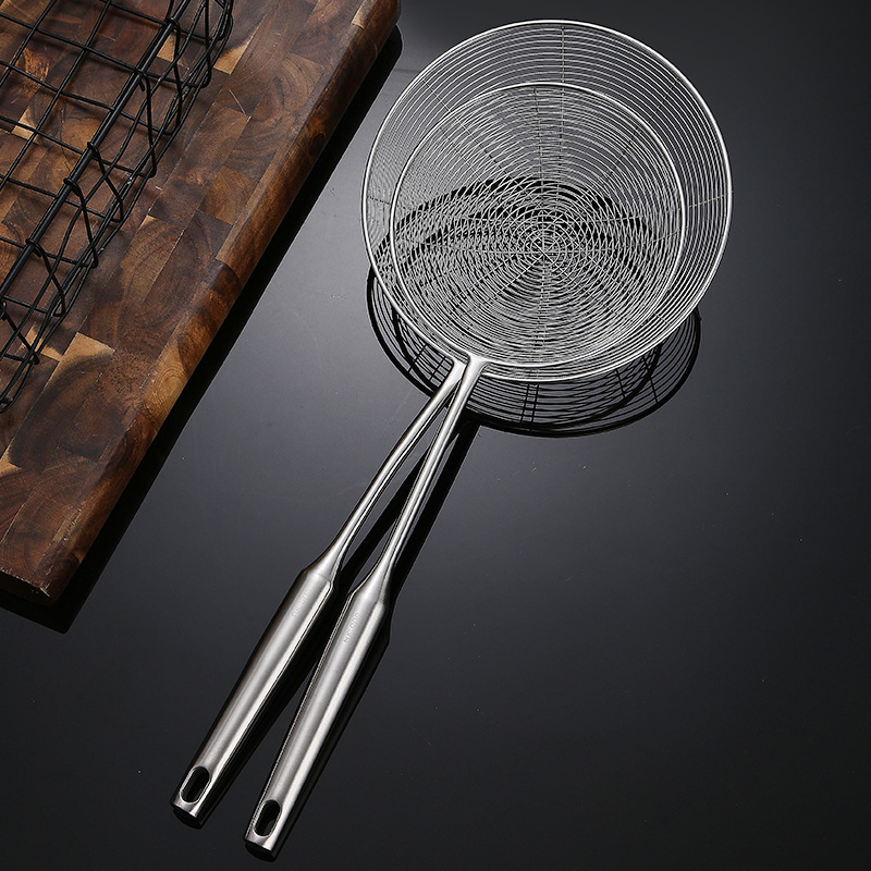 304 Large Strainer Stainless Steel Hot Pot Spoon Strainer Kitchen Supplies Frying Wire Strainer Home Kitchen Utensils Mesh Strainer