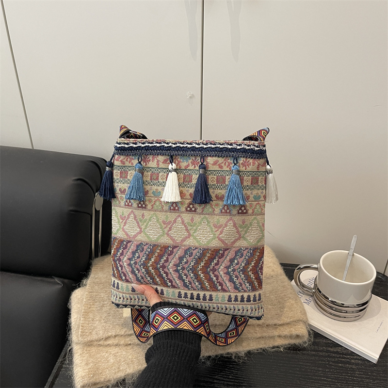 Ethnic Style Fringe Crossbody Bag Women 2026 New Bohemian Style Single Shoulder Handbag