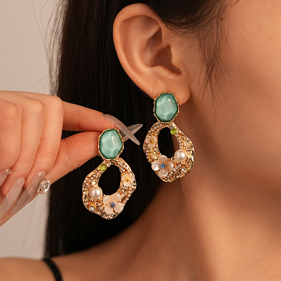 Sparkling Acrylic Crystal Flower Geometric Silver Needle Earrings for Women