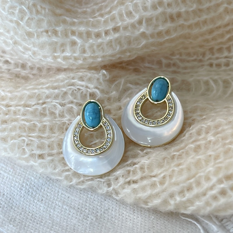 Vintage Niche Natural White Mother-of-Pearl Hollow Earrings Turquoise Ear Studs Commute Earrings
