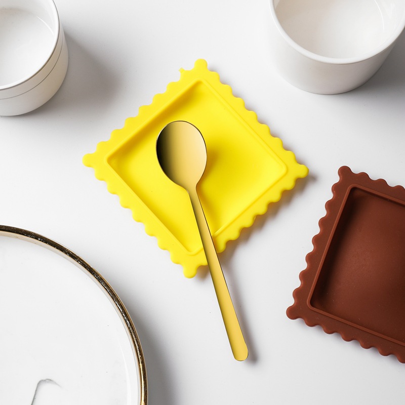 Thickened silicone spoon pad soup spoon spoon cookie shape cartoon desktop silicone heat insulation anti-scald pad