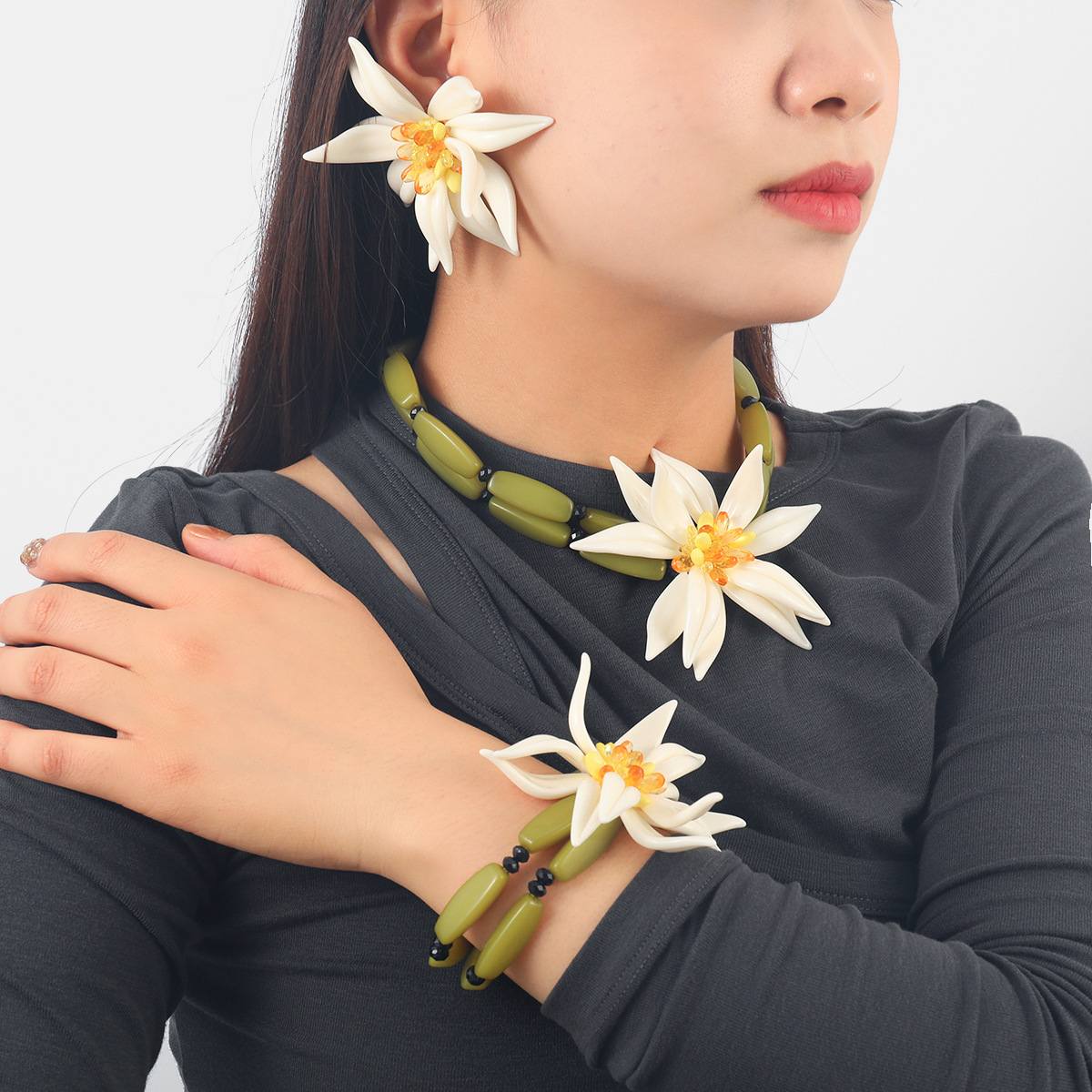 Z new 3-piece set exaggerated flower resin earrings necklace bracelet for women