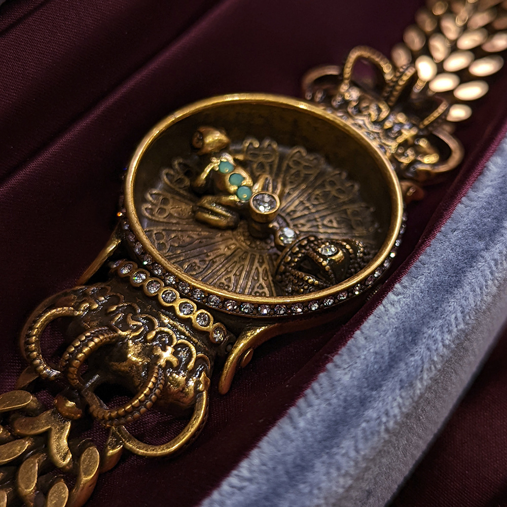 Vintage Western Palace Crown Frog Imitation Watch Design Bracelet