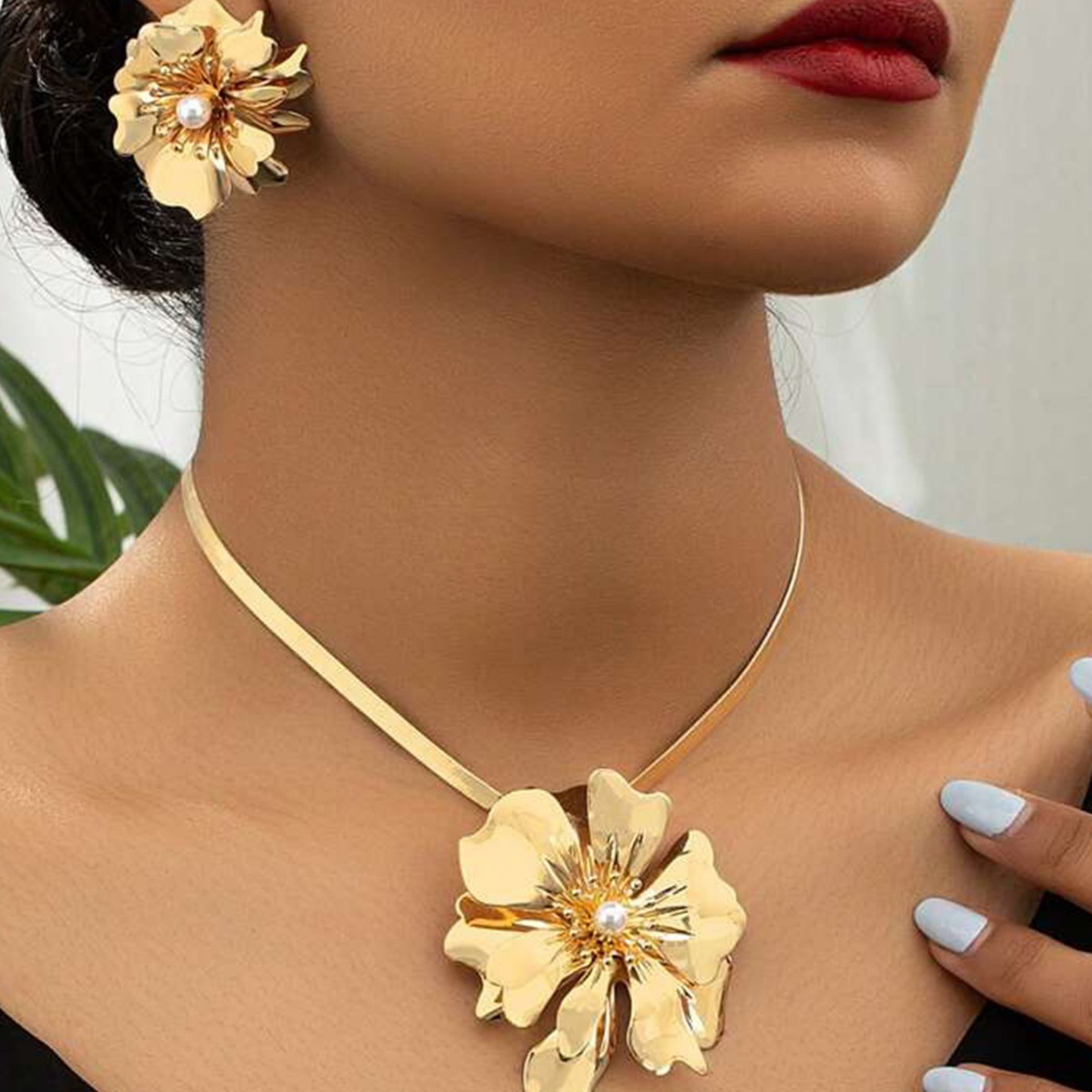 New accessory flower set with pearl snake bone necklace and earrings